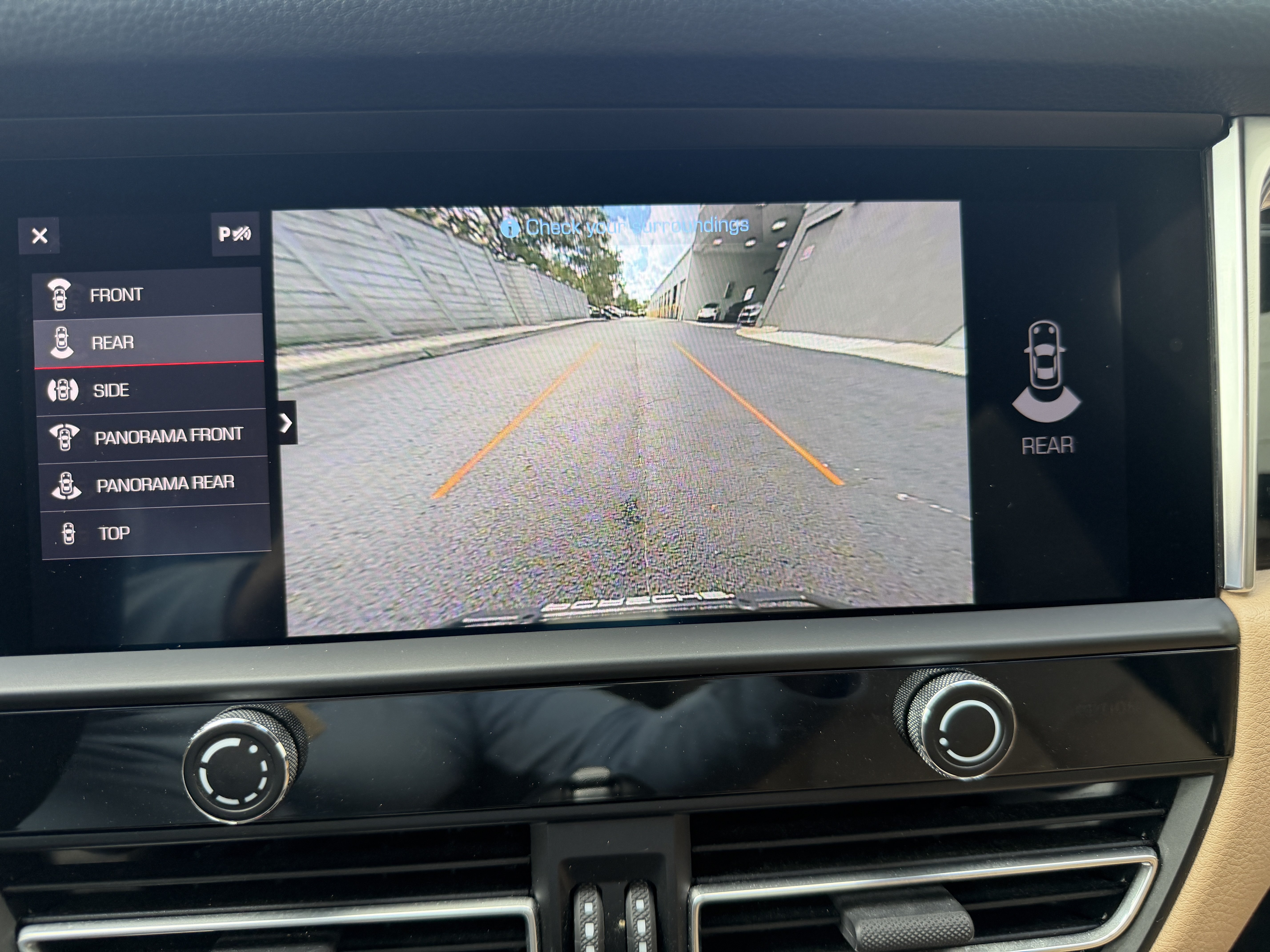 Certified 2024 Porsche Macan AWD/4WD image 28