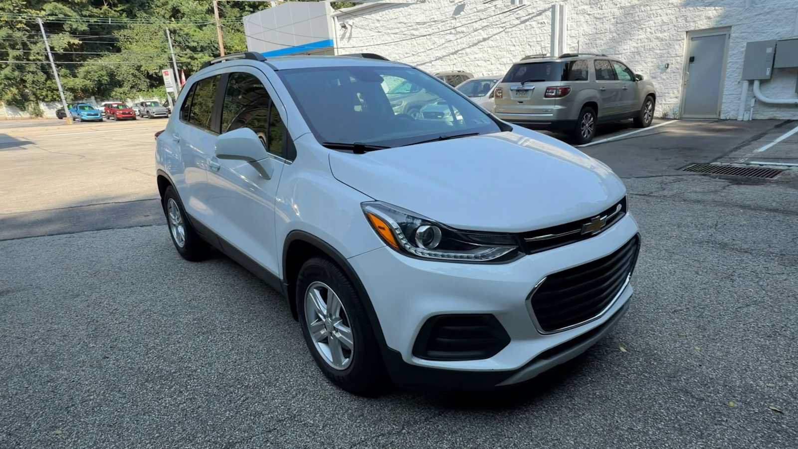 Used 2018 Chevrolet Trax LT w/ LPO, Protection Package FWD image 2
