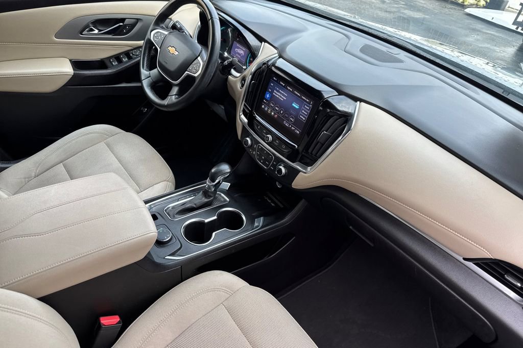 Used 2023 Chevrolet Traverse LT w/ Rear Camera Mirror Package AWD/4WD image 17