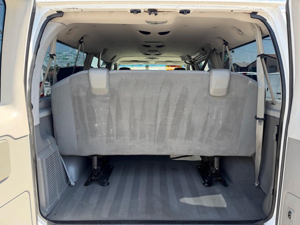 Used 2009 Ford E-350 and Econoline 350 Super Duty Wagon RWD image 37