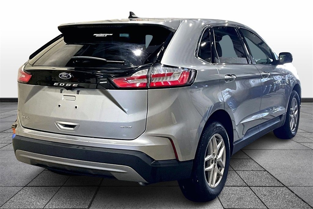 Used 2024 Ford Edge SEL image 11