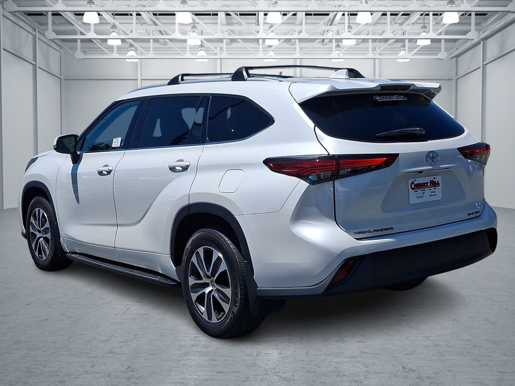 Used 2022 Toyota Highlander XLE AWD/4WD image 7