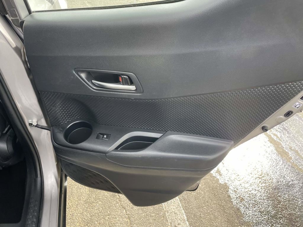 Used 2019 Toyota C-HR LE image 38