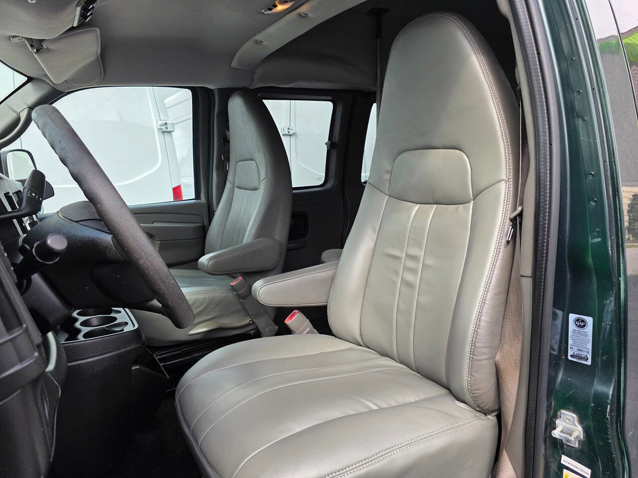 Used 2011 Chevrolet Express 3500 LS image 9