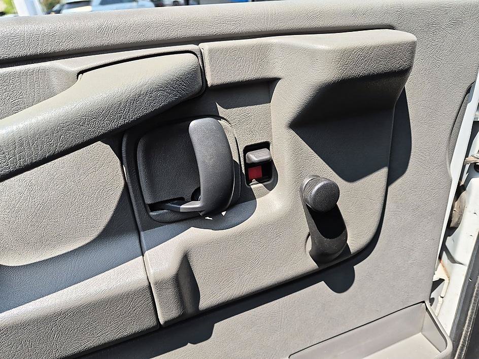 Used 2014 Chevrolet Express 3500 Extended RWD image 13
