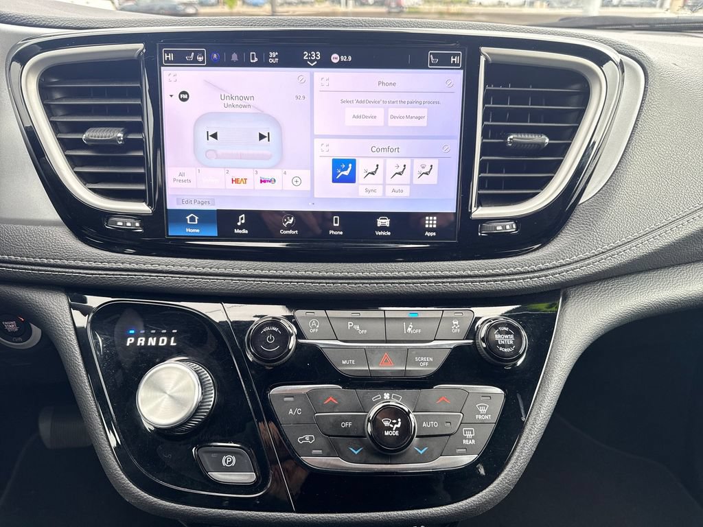 Used 2024 Chrysler Pacifica Touring FWD image 19