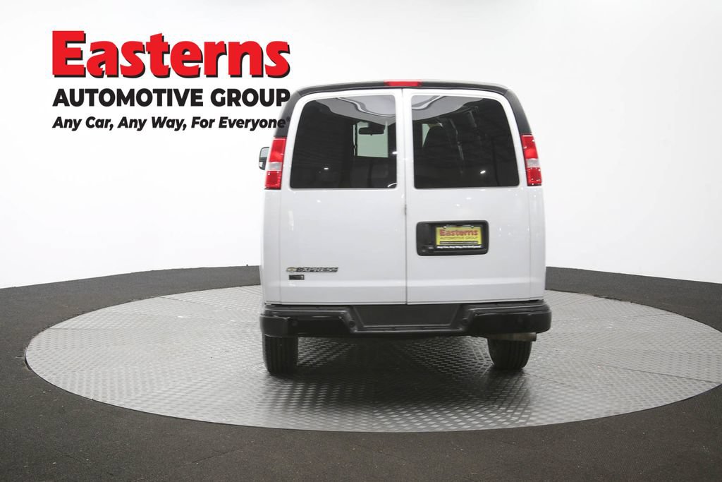 Used 2021 Chevrolet Express 3500 w/ Driver Convenience Package RWD image 33