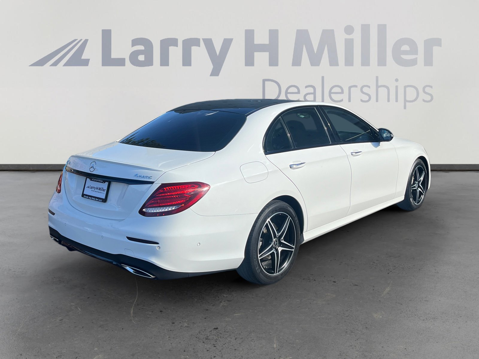 Used 2018 Mercedes-Benz E 300 4MATIC image 5