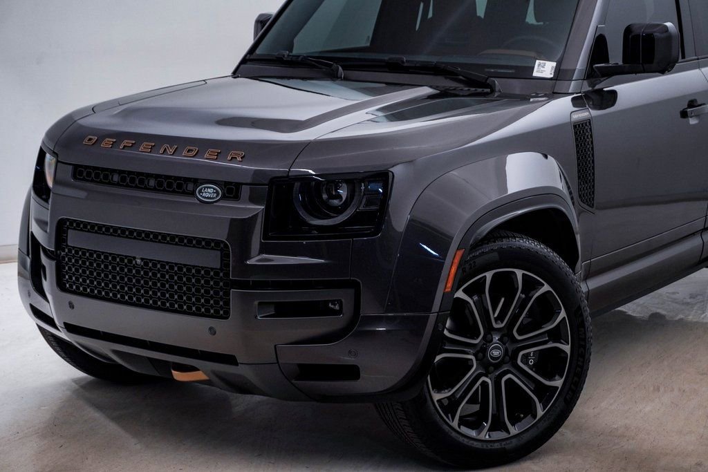 Used 2025 Land Rover Defender 110 image 4