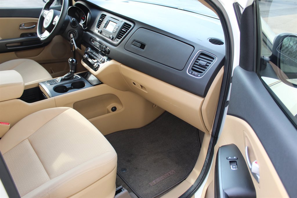 Used 2016 Kia Sedona LX w/ Option Group 020 image 12