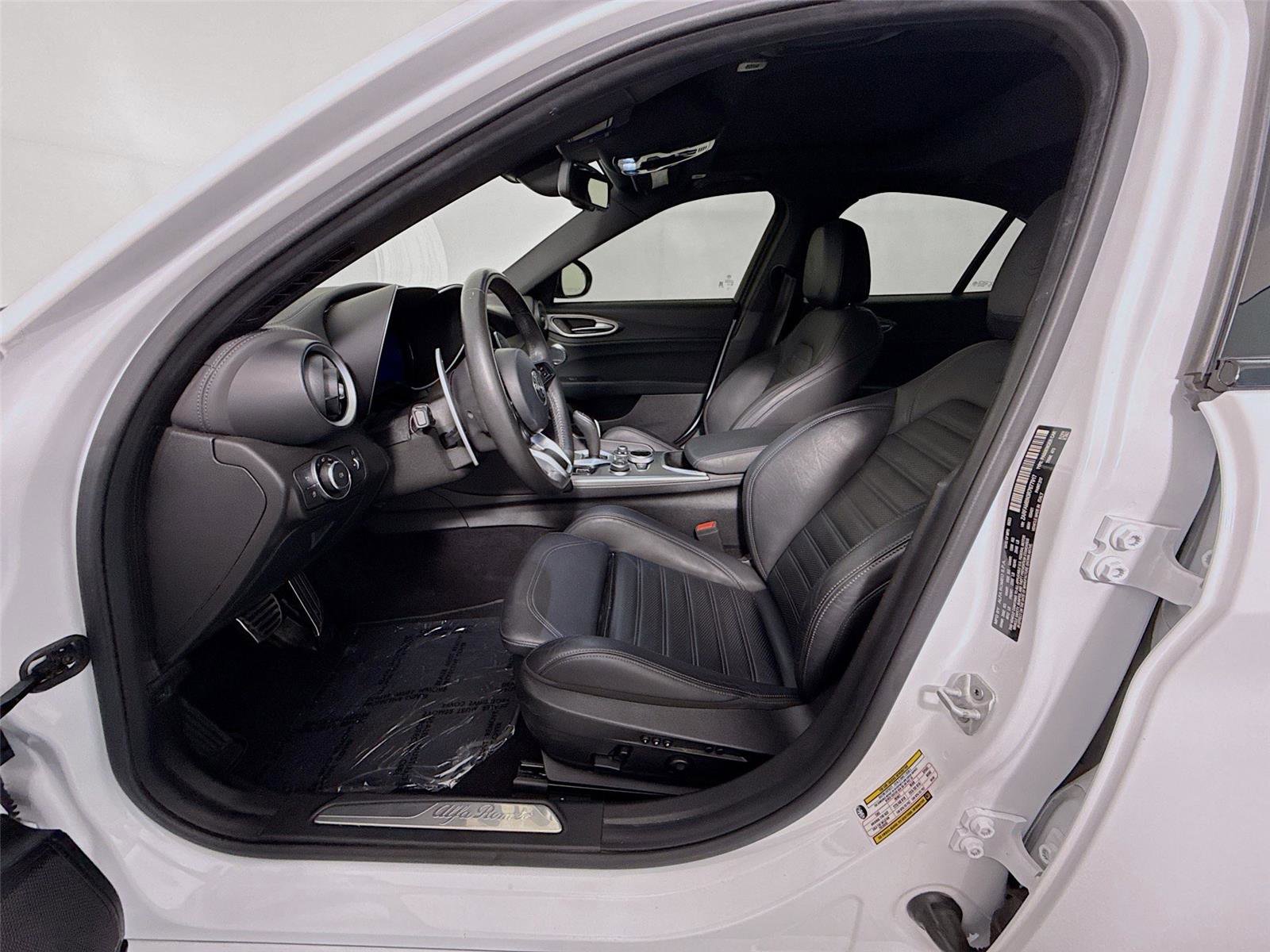 Used 2024 Alfa Romeo Giulia Veloce image 2