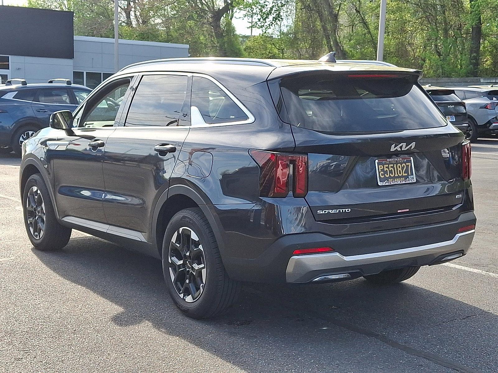 Certified 2025 Kia Sorento S AWD/4WD image 3