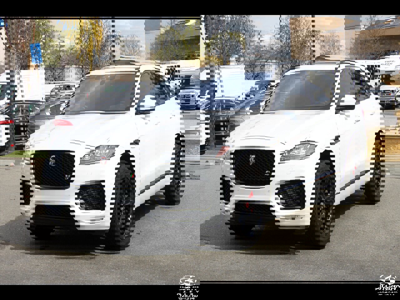 Used 2018 Jaguar F-PACE S image 4