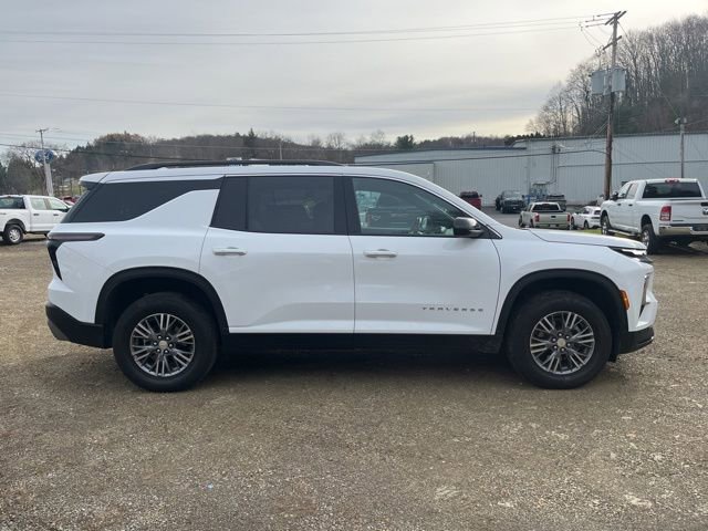 Used 2025 Chevrolet Traverse LT image 6