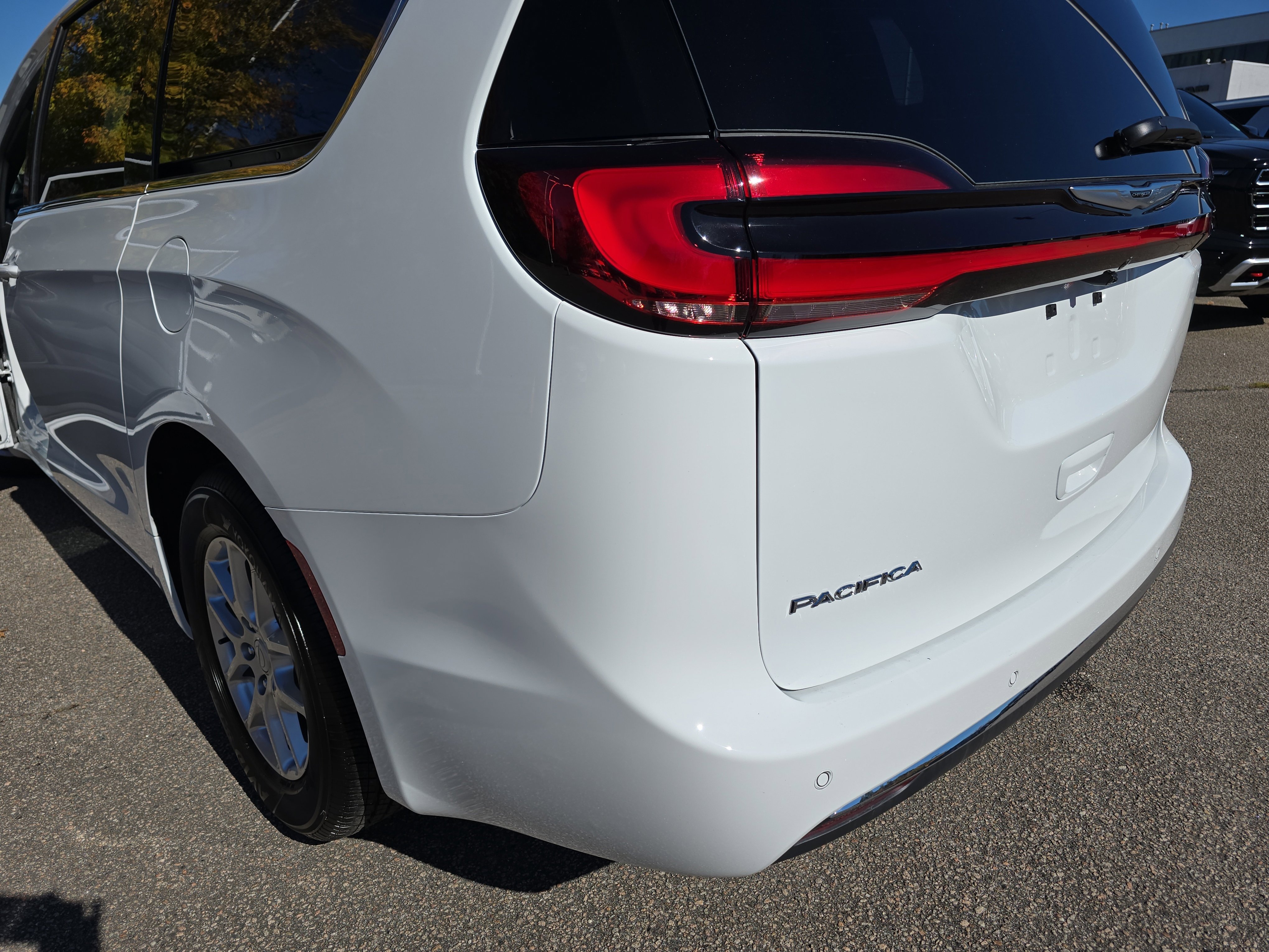 New 2026 Chrysler Pacifica Select image 36