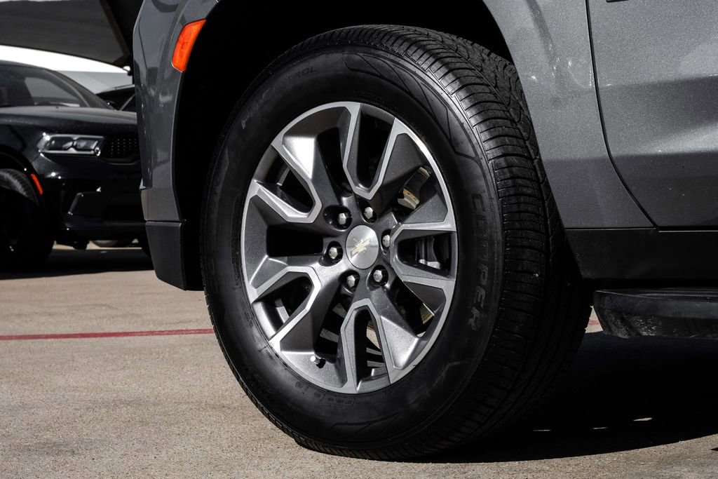 Used 2022 Chevrolet Suburban LT w/ Luxury Package image 60