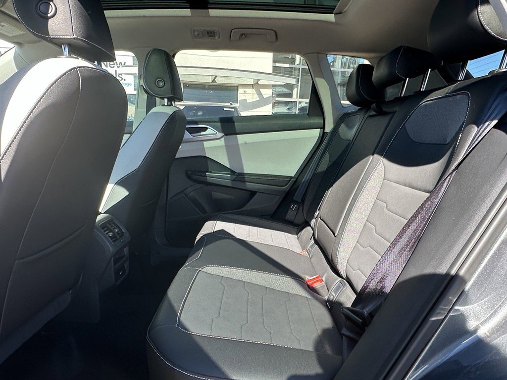 New 2025 Volkswagen Taos SE image 7