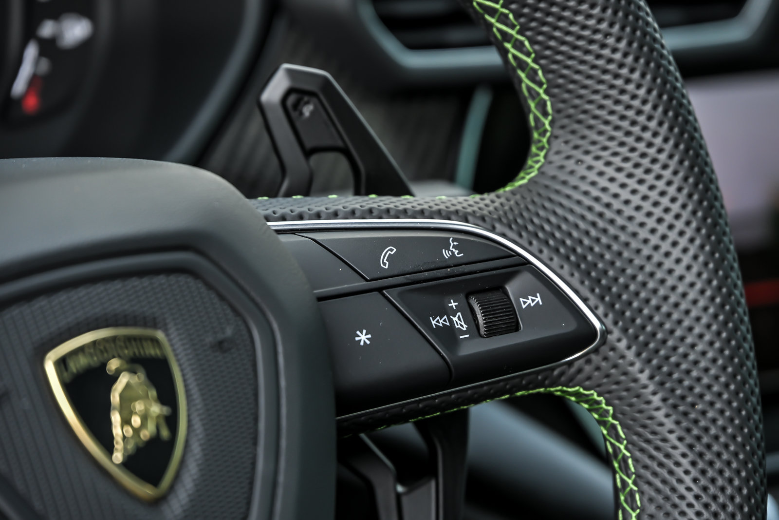 Used 2024 Lamborghini Urus S AWD/4WD image 30