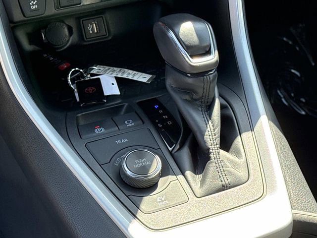 Used 2023 Toyota RAV4 SE w/ Convenience Package image 23