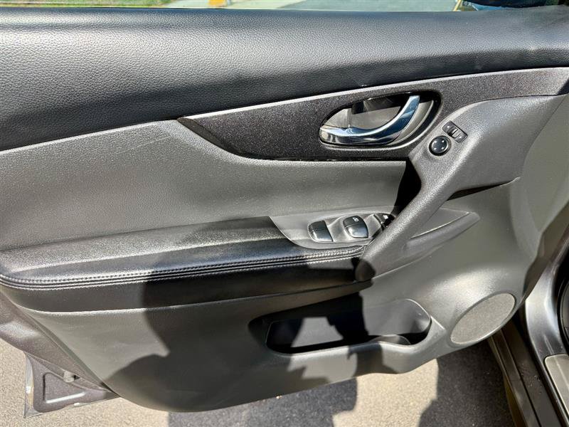 Used 2017 Nissan Rogue SV w/ Midnight Edition AWD/4WD image 32