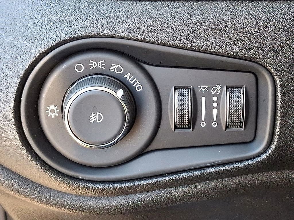 Used 2021 Jeep Renegade Limited AWD/4WD image 23