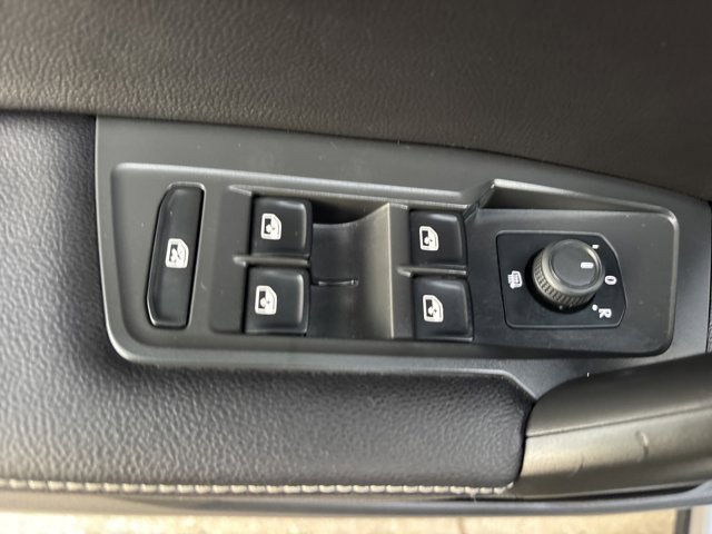 Used 2024 Volkswagen Tiguan S image 19