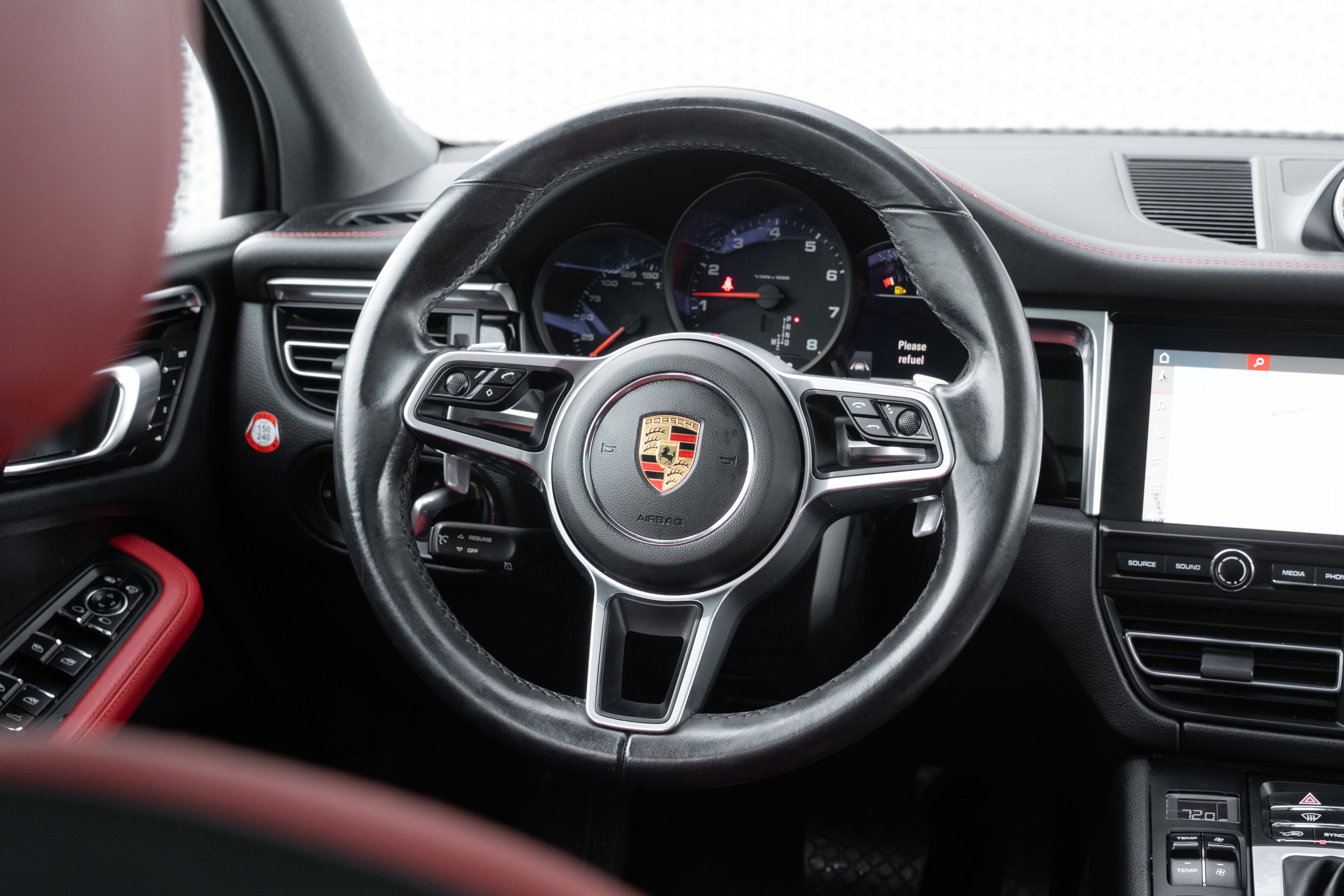 Used 2021 Porsche Macan image 9