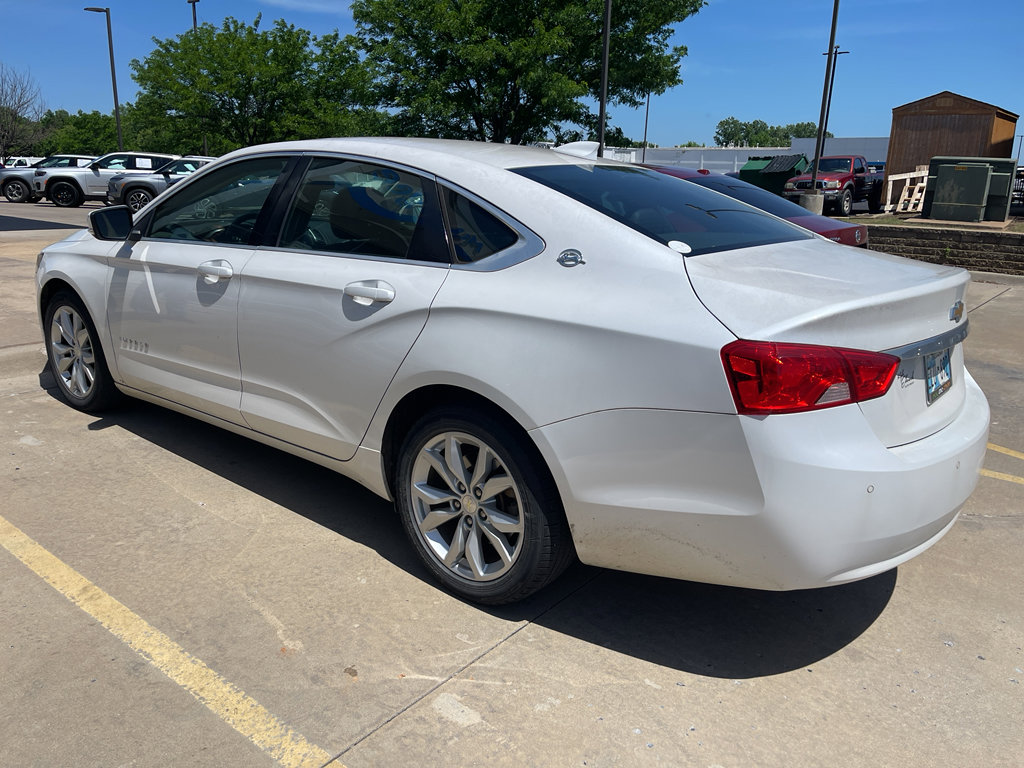 Used 2016 Chevrolet Impala LT w/ Convenience Package FWD image 3