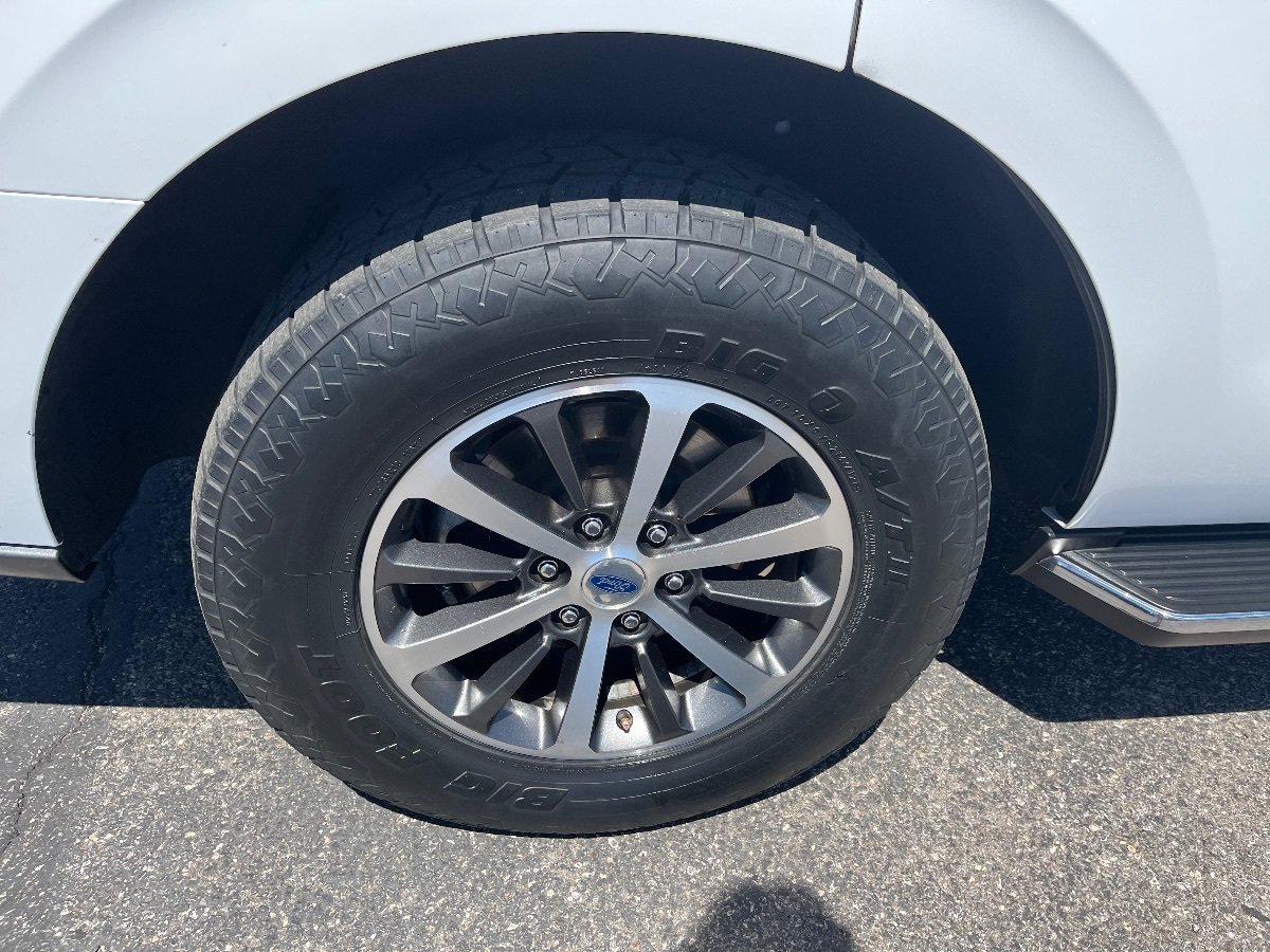 Used 2018 Ford Expedition XLT w/ Equipment Group 202A RWD image 46