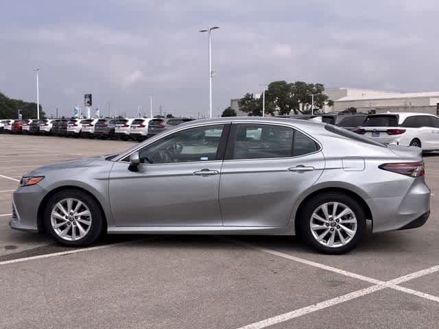Used 2022 Toyota Camry LE FWD image 3