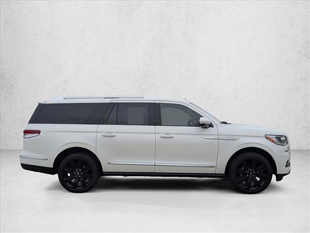 Used 2024 Lincoln Navigator L Reserve image 4
