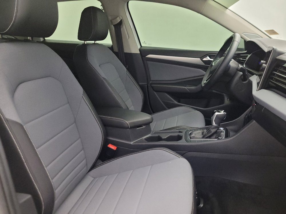 Used 2025 Volkswagen Jetta SE FWD image 21