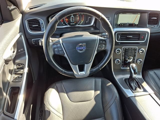 Used 2016 Volvo V60 T5 Cross Country Platinum AWD/4WD image 2