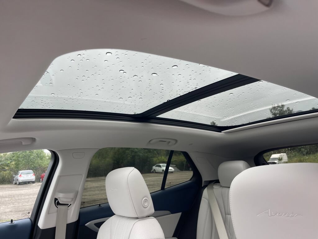 Used 2024 Buick Envision Avenir AWD/4WD image 9