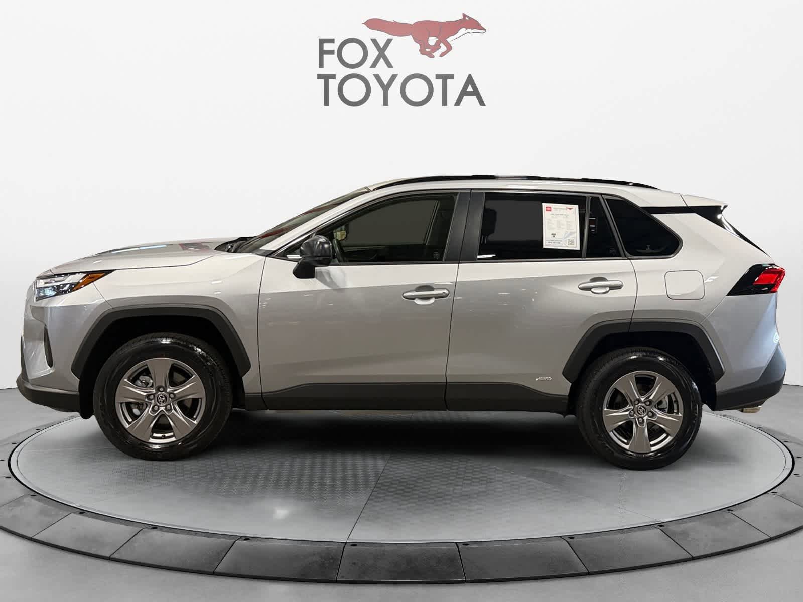 Used 2025 Toyota RAV4 LE AWD/4WD image 3