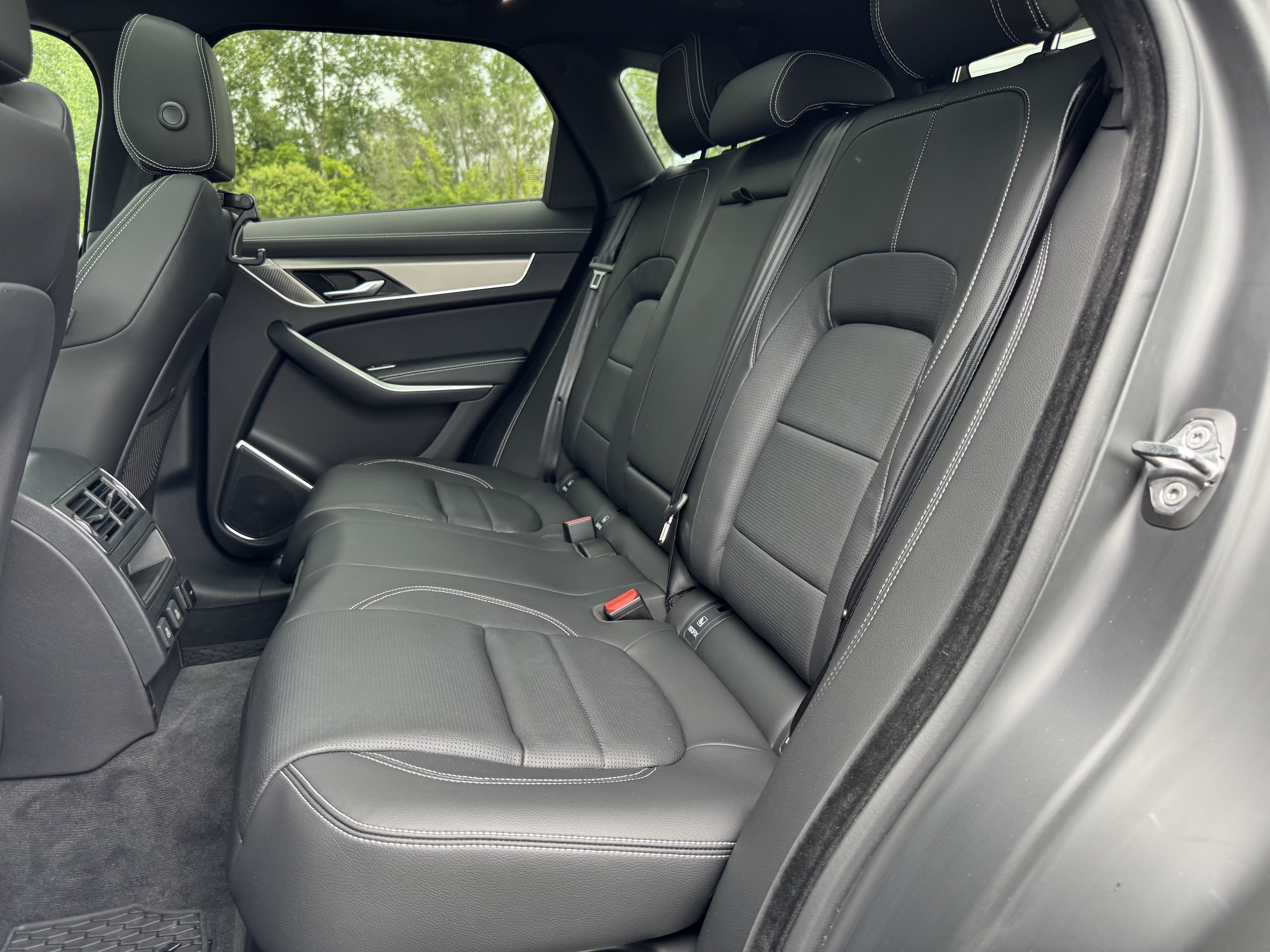 Used 2025 Jaguar F-PACE R-Dynamic S AWD/4WD image 27