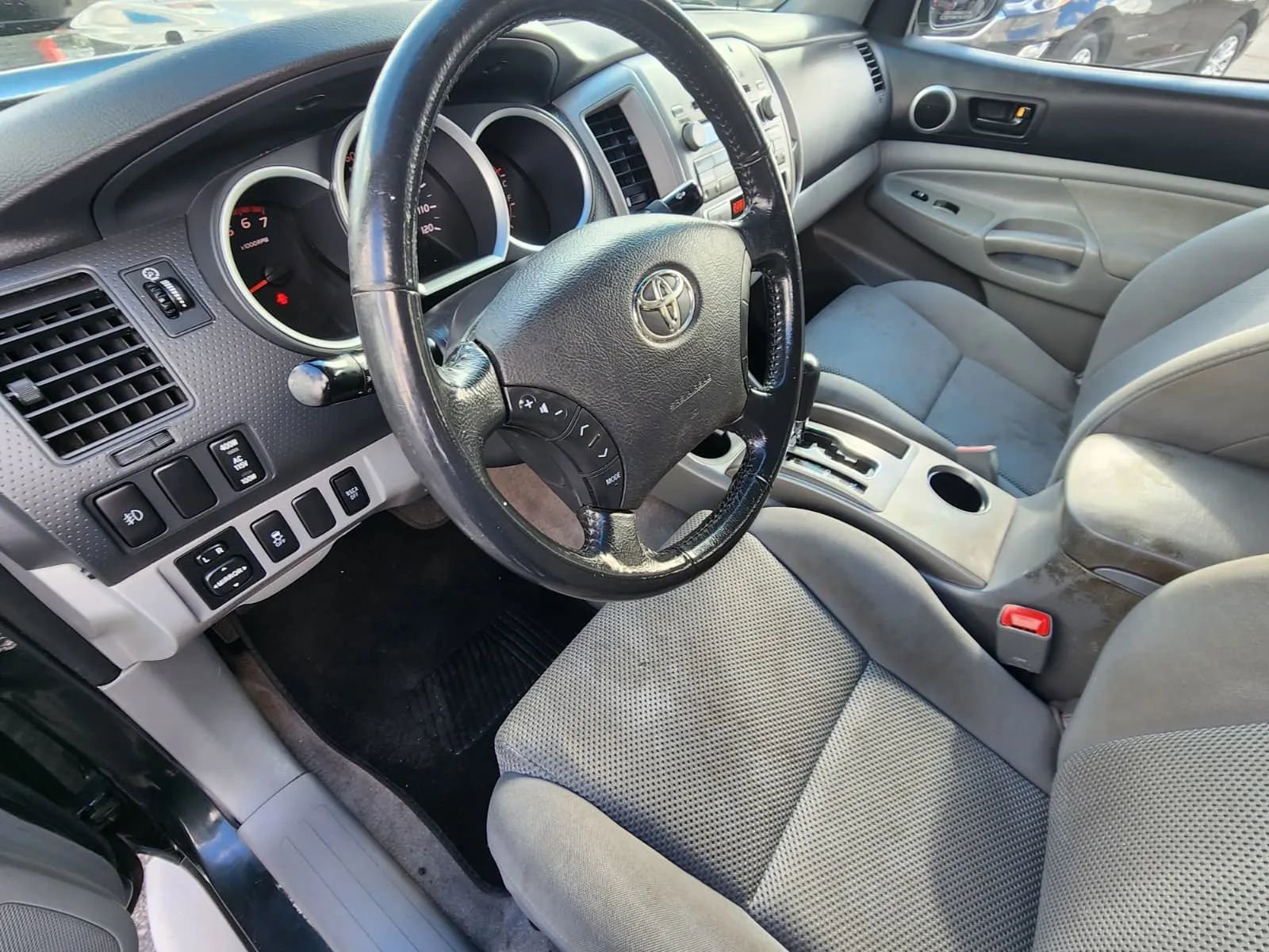 Used 2010 Toyota Tacoma PreRunner image 11