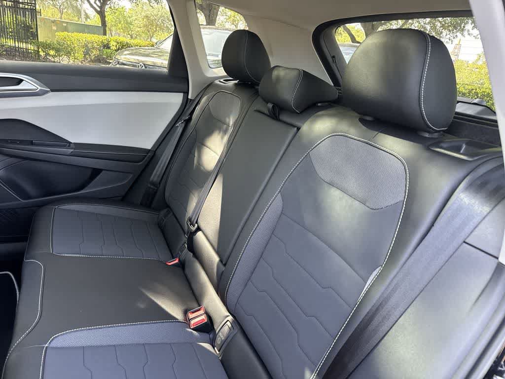 New 2026 Volkswagen Taos SE FWD image 22