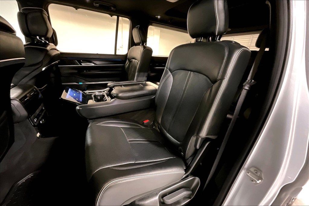 Used 2024 Jeep Grand Wagoneer Series II Obsidian w/ Quick Order Packagew 28T AWD/4WD image 32