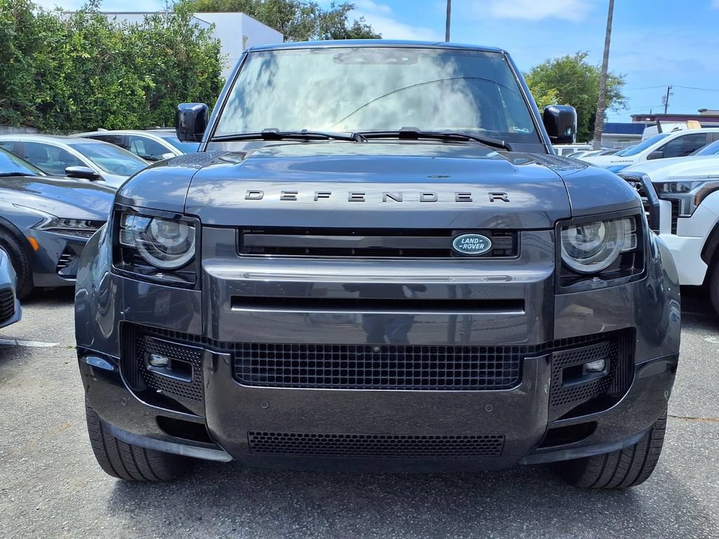 Used 2025 Land Rover Defender 130 V8 AWD/4WD image 2
