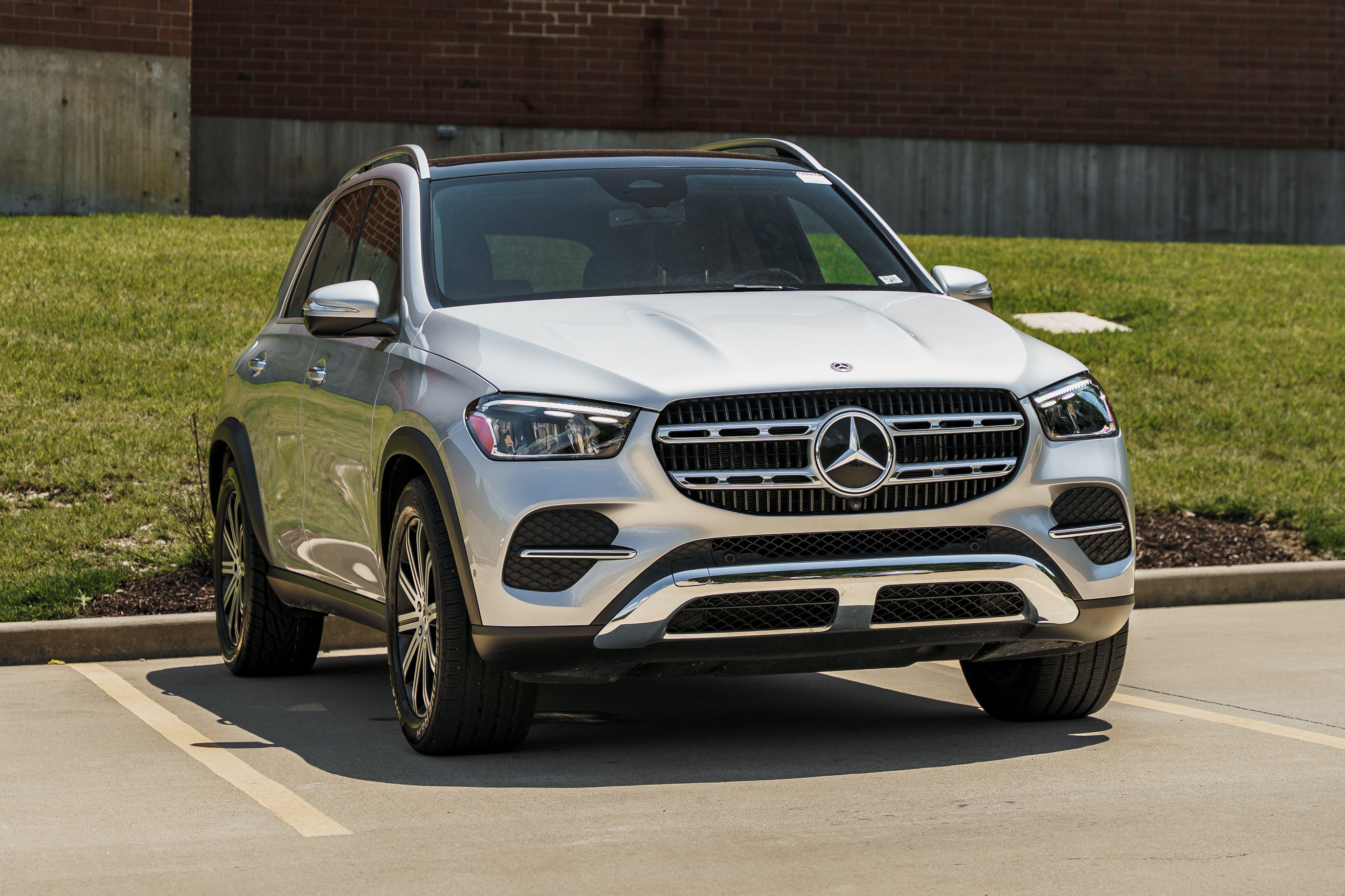 Used 2025 Mercedes-Benz GLE 450 4MATIC image 2
