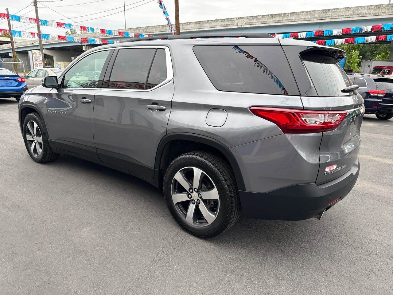 Used 2019 Chevrolet Traverse LT w/ LT Premium Package AWD/4WD image 7