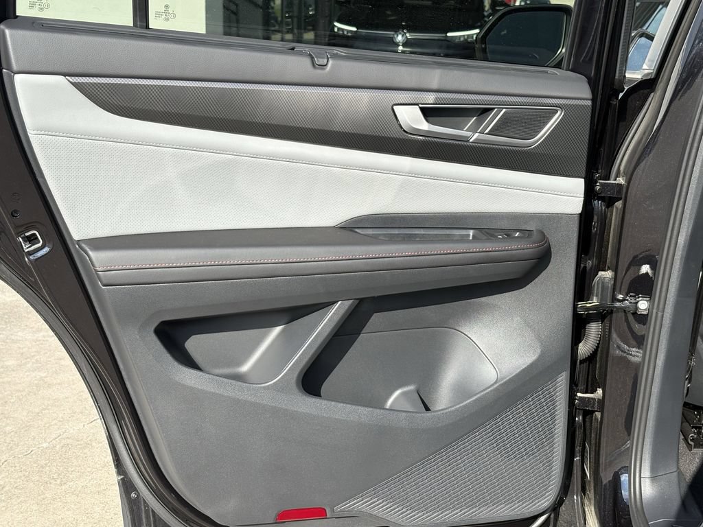 Used 2024 Volkswagen Atlas Peak Edition SEL AWD/4WD image 23
