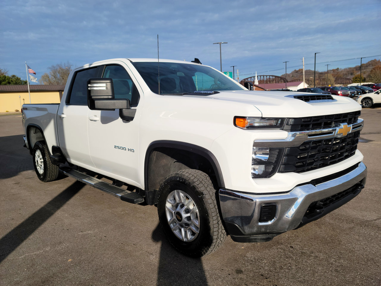 Used 2024 Chevrolet Silverado 2500 LT image 3