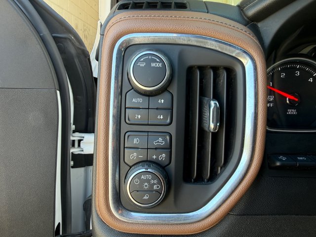 Used 2022 Chevrolet Silverado 1500 High Country w/ Technology Package AWD/4WD image 16