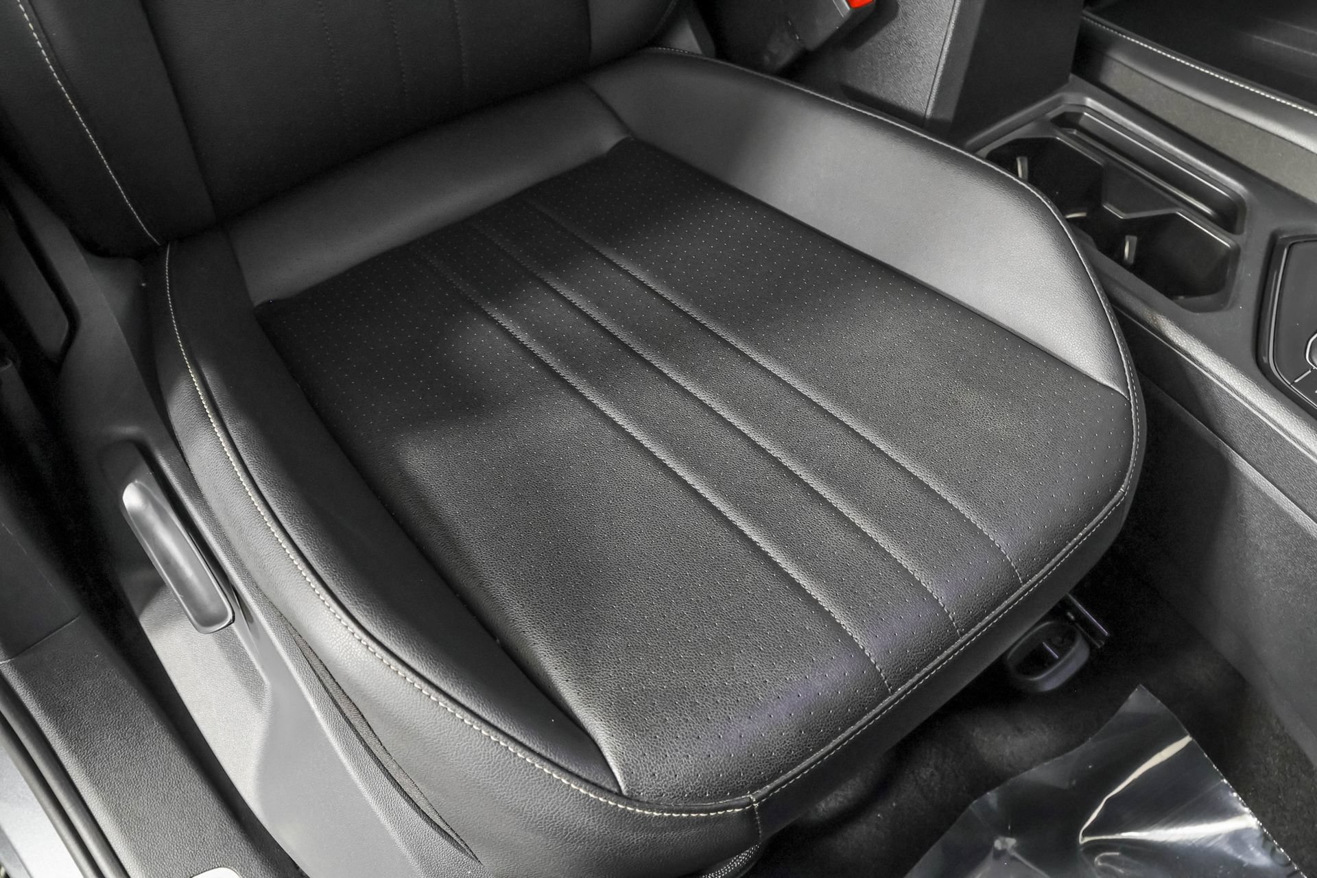 Used 2023 Volkswagen Tiguan SE R-Line FWD image 48