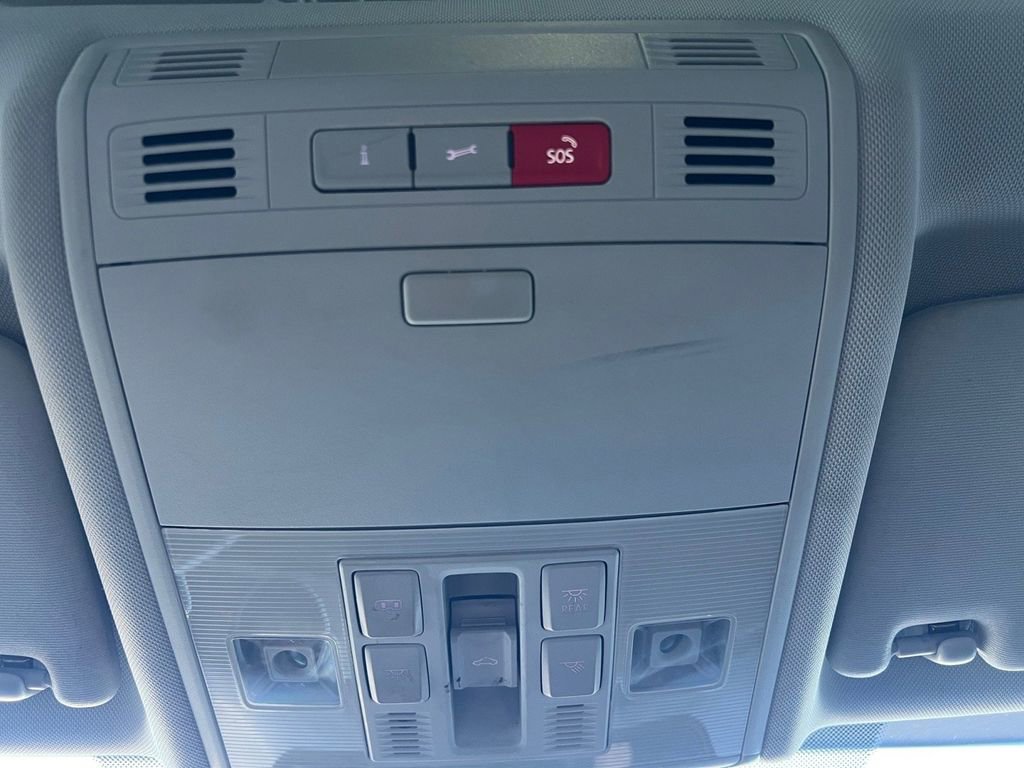 Used 2015 Volkswagen Golf S image 35