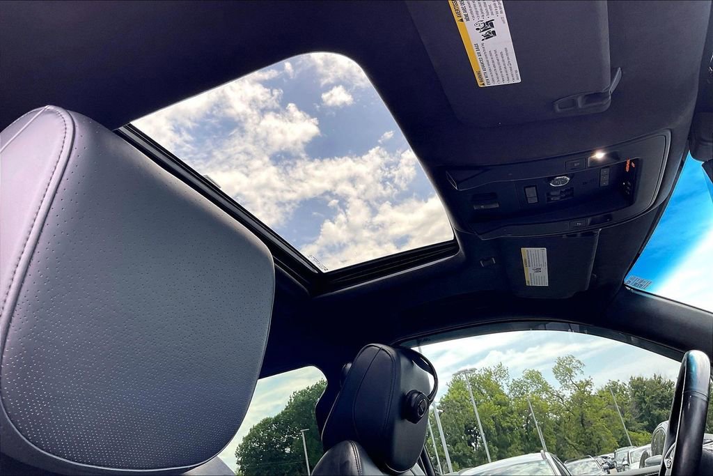 Used 2019 Cadillac Escalade ESV Platinum AWD/4WD image 23
