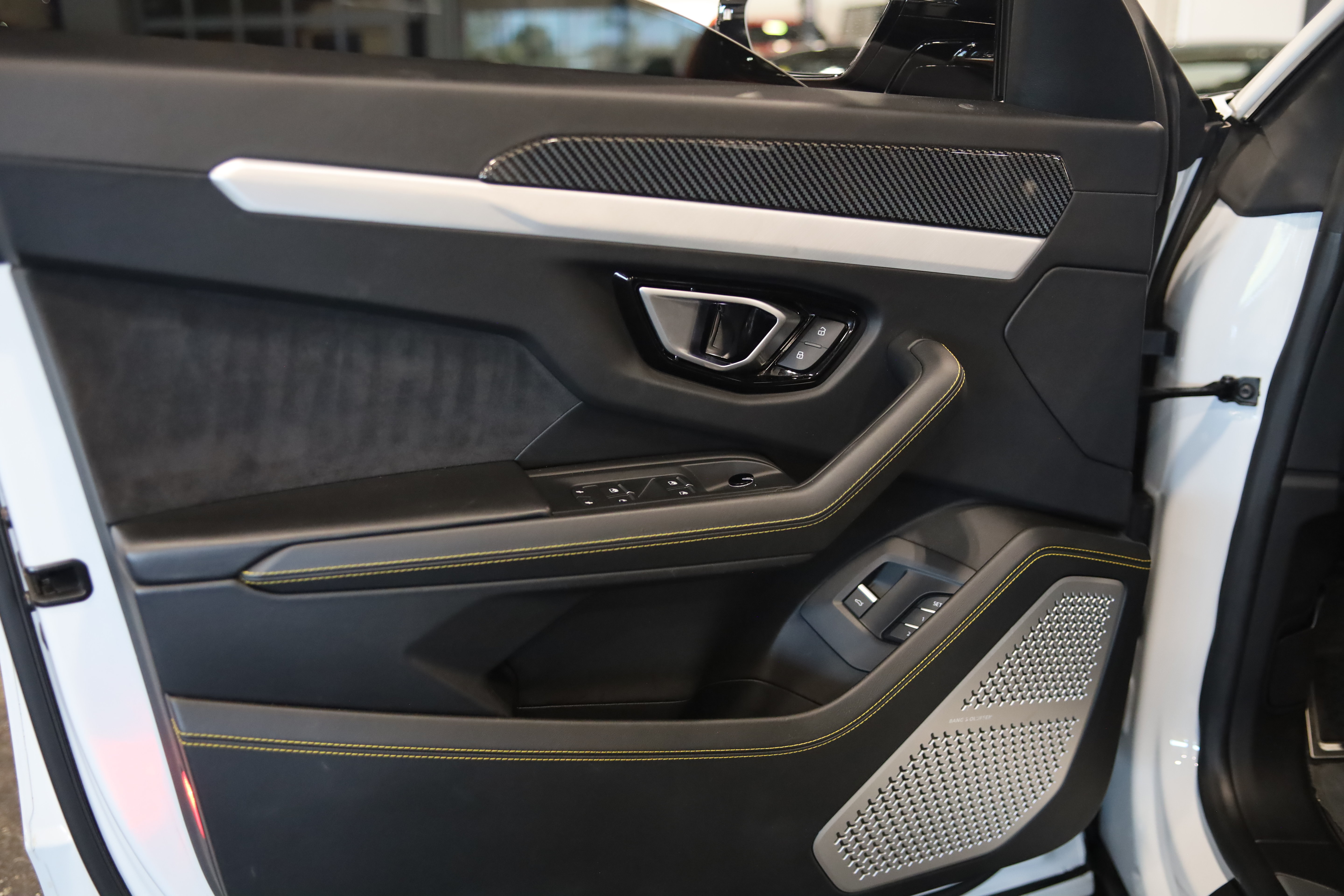 Used 2019 Lamborghini Urus AWD/4WD image 14