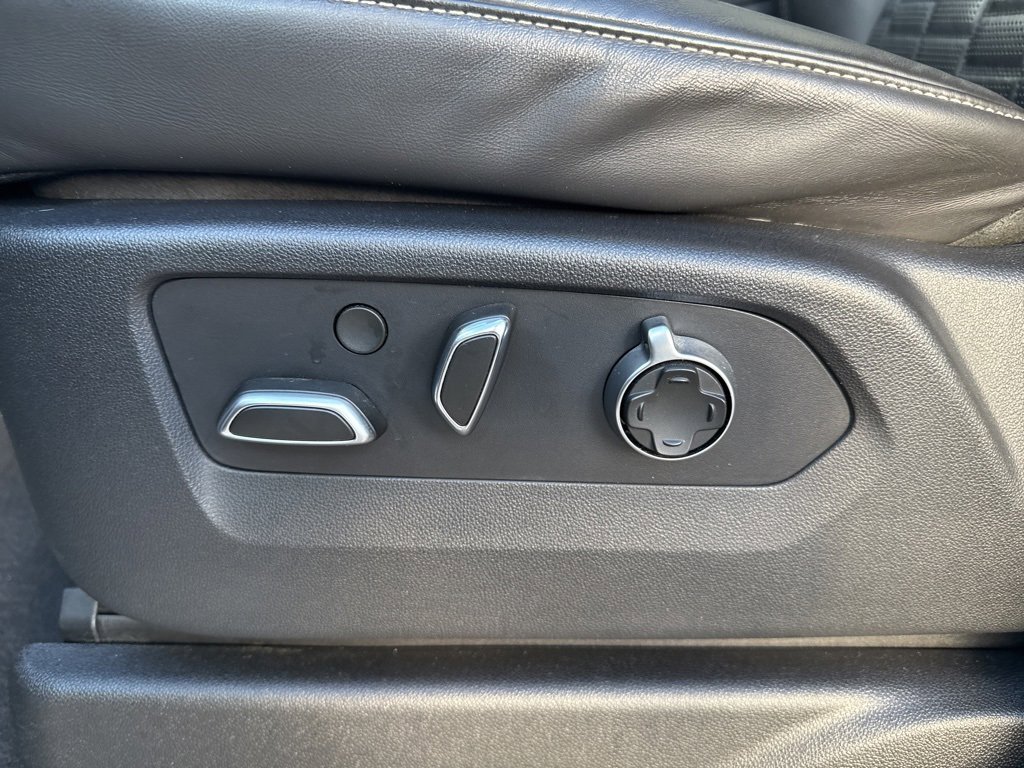 Used 2021 Cadillac Escalade ESV Sport Platinum w/ LPO, ONYX Package image 11